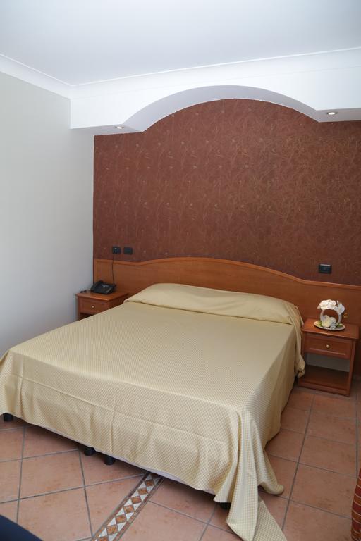 Hotel Stefano A Melito Melito di Napoli ภายนอก รูปภาพ