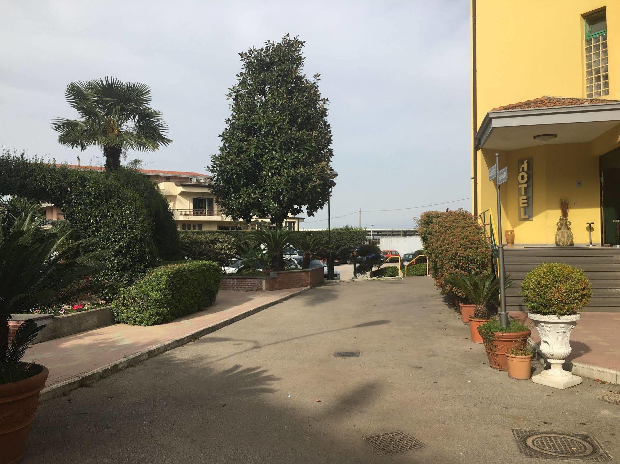 Hotel Stefano A Melito Melito di Napoli ภายนอก รูปภาพ